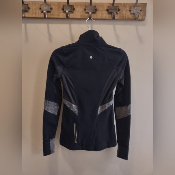 Lululemon Run: Distance Pullover Long Sleeve In Black/Heathered Black Size 4 - Picture 7 of 9